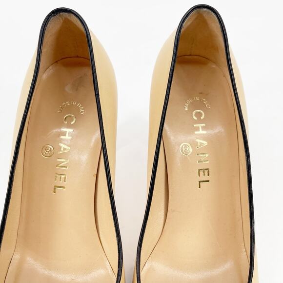 Chanel Vintage Beige with Black Quilted Cap Toe CC Bow Heels EU 37 Leather Pumps - Picture 9 of 15